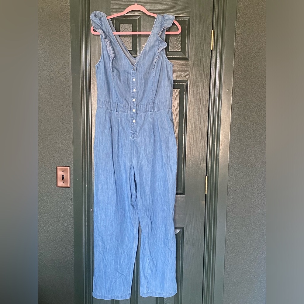 Sleeveless wide leg jumpsuit with ruffles